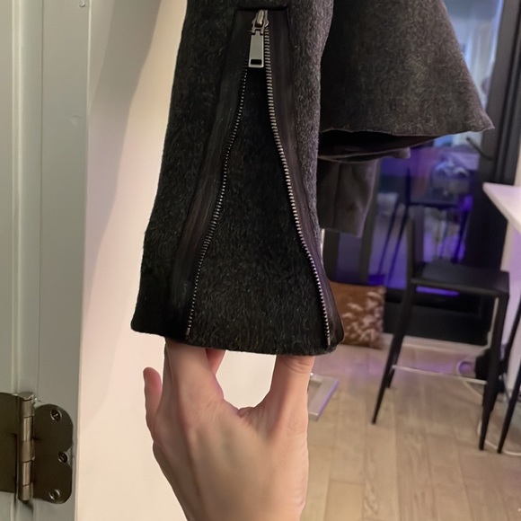 Gorgeous women’s 100% wool Elie Tahari winter coat. - Picture 5 of 16